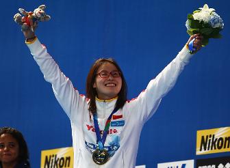 1438952267368_483152904-gold-medalist-yuanhui-fu-of-china-poses-gettyimages.jpg